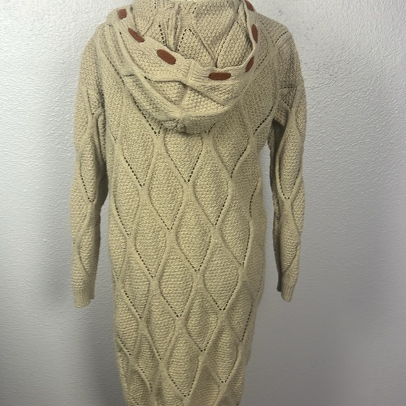 Tan Long Sweater - Picture 4 of 6